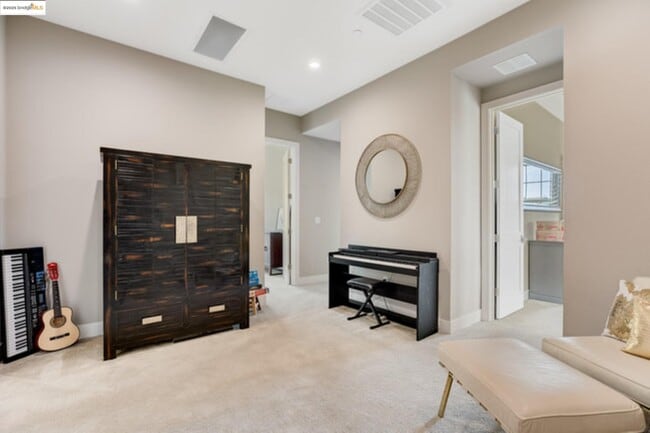 Building Photo - 2258 Reserve Dr