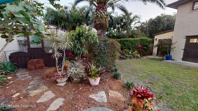 Building Photo - 275 Bonita Dr