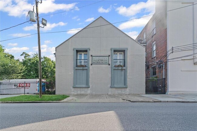 Building Photo - 412 Dauphin St