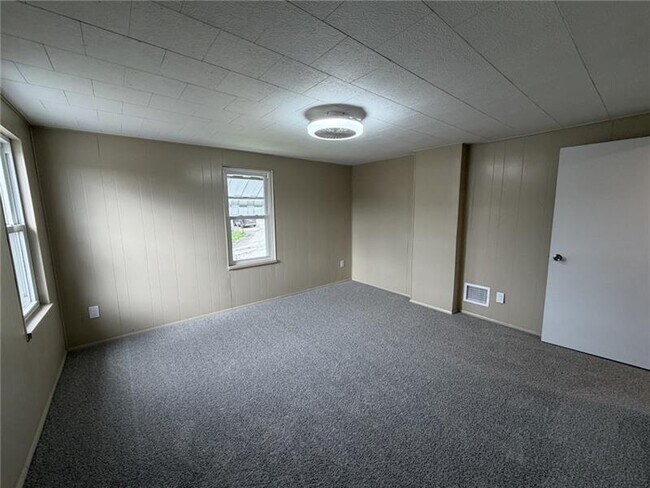 Building Photo - 1156 Eisenhower Dr