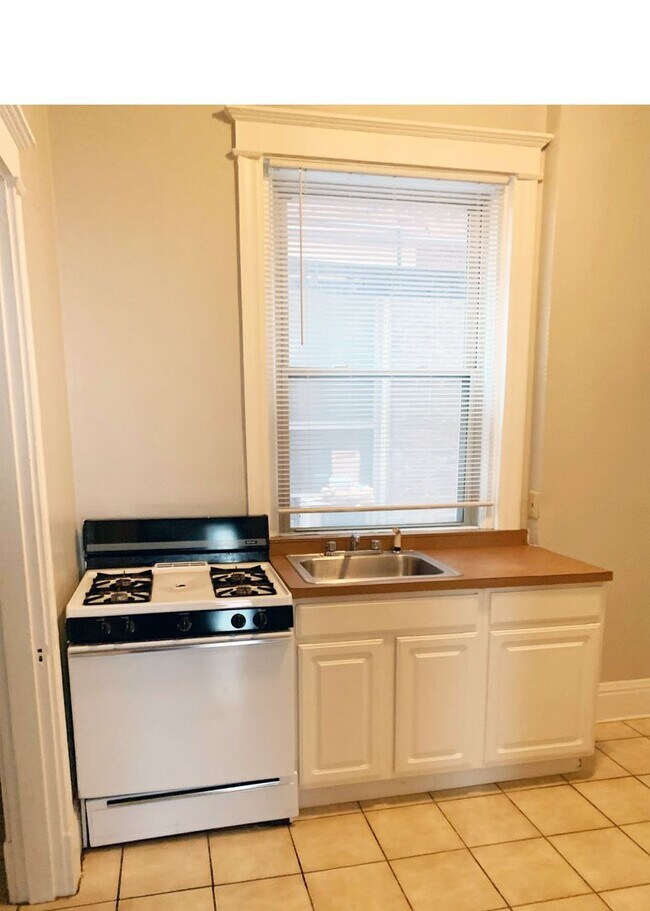 Building Photo - 3227 Jefferson Ave