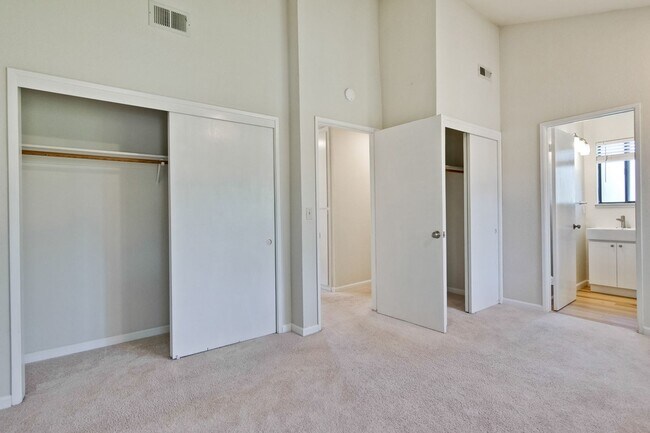 Building Photo - Condo Near Cupertino High | Updated Kitche...