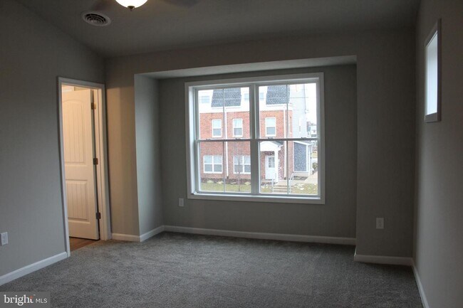 Building Photo - 642 N College St