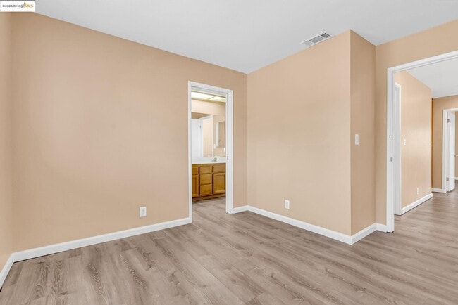 Building Photo - 4820 Ridgeview Dr