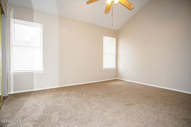 Building Photo - 13944 Roslyn Dr