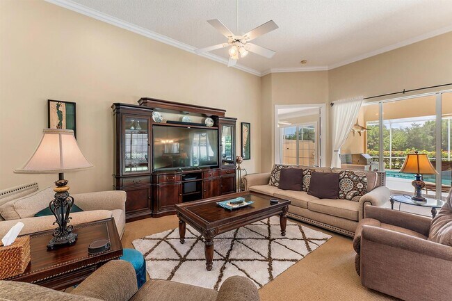Building Photo - 8485 SE Palm Hammock Ln
