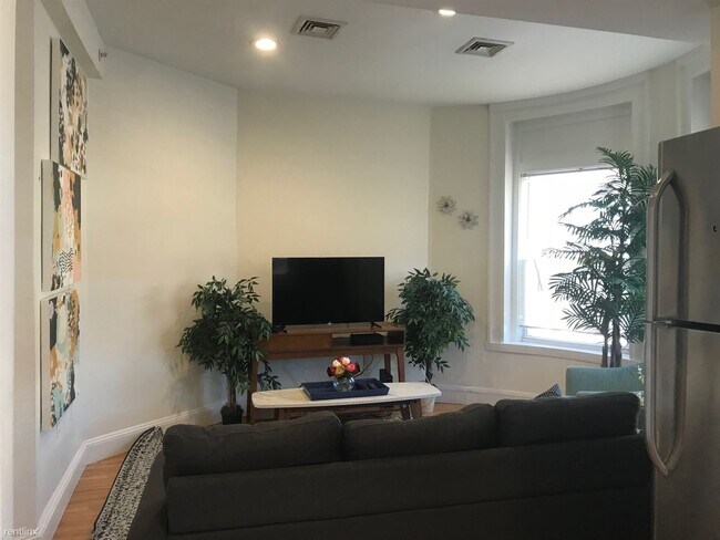 Building Photo - 2 br, 1 bath  - 10 Brainerd Rd # 10-47