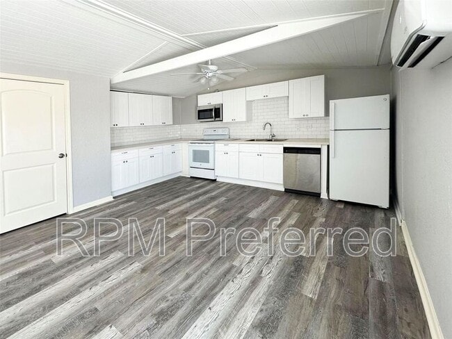 Building Photo - 323 Texas St