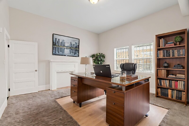 Building Photo - 620 N Flores St