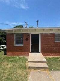 Building Photo - 2825 1/2 SW 33rd St