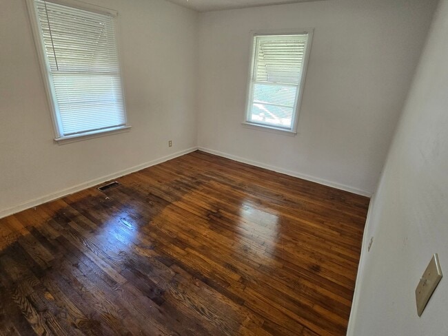 Building Photo - Decker Boulevard-International Corridor