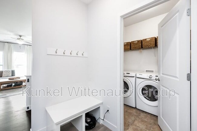 Building Photo - 2624 Beacon Point Ct