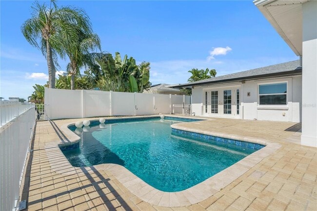 Building Photo - 3924 Versailles Dr
