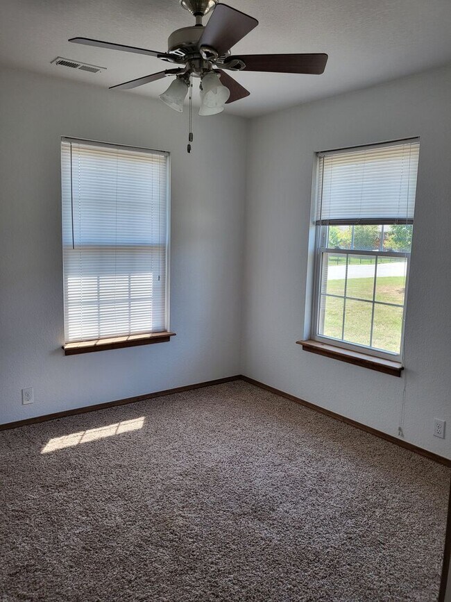 Building Photo - Chris Lane Duplex