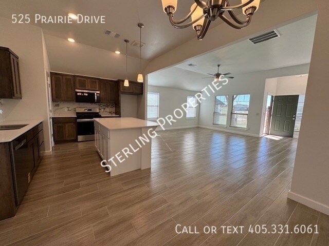 Building Photo - 525 Prairie Dr