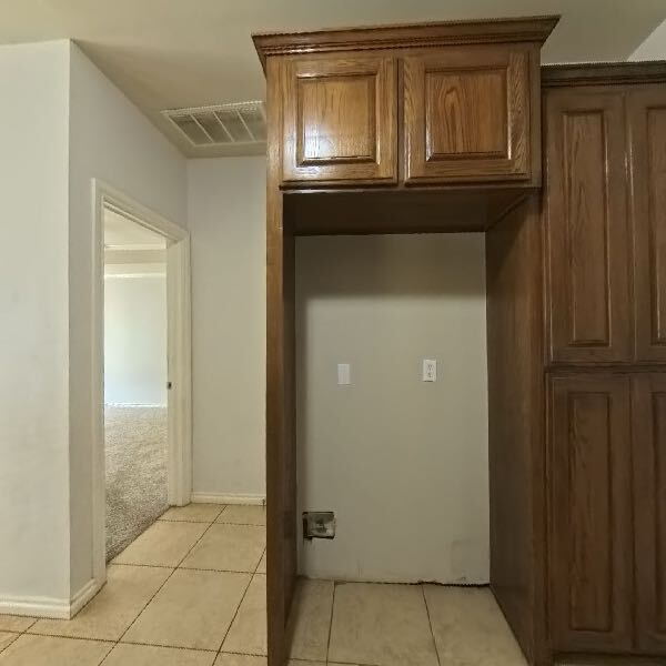 Building Photo - Move-In Ready Choctaw Gem with Modern Kitc...