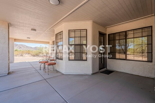 Building Photo - Furnished Home on 2.5 Acres – Your Escape Awaits!