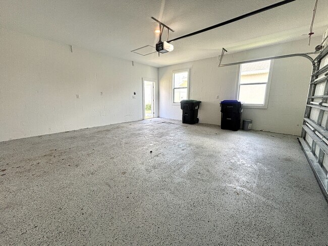 Building Photo - 15518 Water Spring Blvd