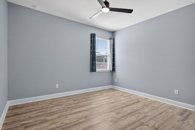 Building Photo - Resort-Style Living!