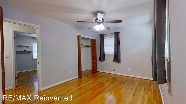 Building Photo - 3 br, 1.5 bath House - 1009 Seymour Dr.