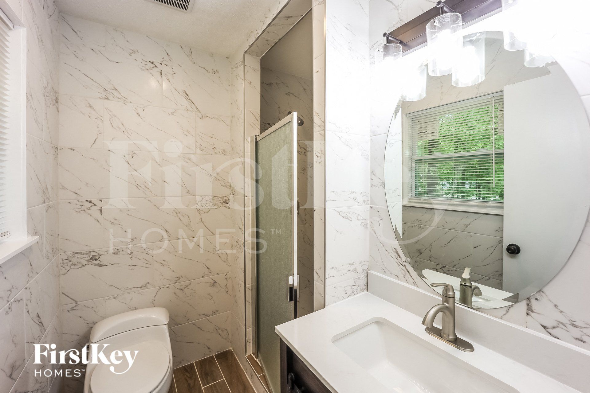 Building Photo - 743 Oak Dr