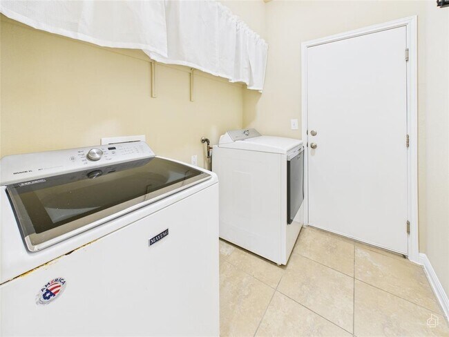 Building Photo - 16424 Pienza Dr