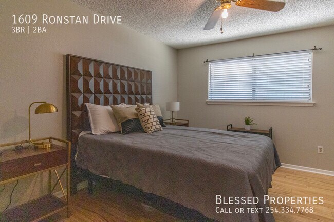 Building Photo - 1609 Ronstan Dr