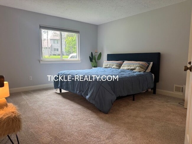 Building Photo - 1 Bedroom Condo in Fairport