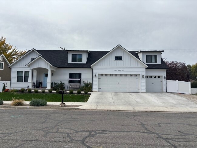 Primary Photo - 332 S 160 W