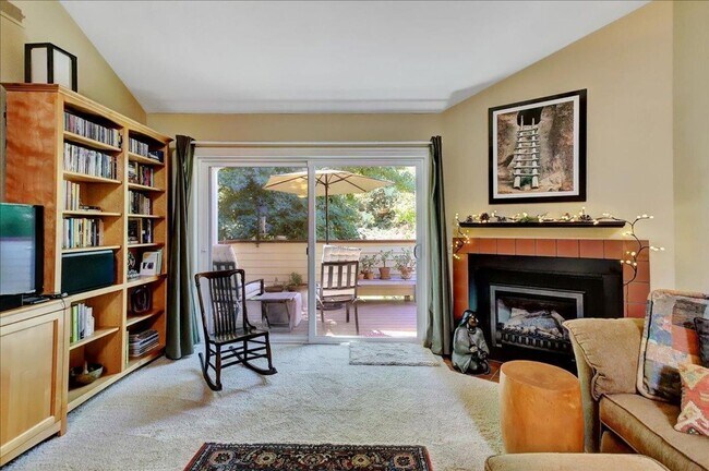 Building Photo - Very Desirable Woodbridge Townhouse in Nevada City