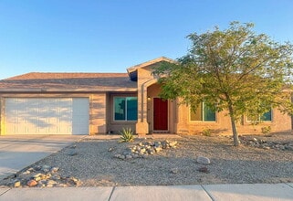 Building Photo - “4-Bedroom, 2-Bathroom Home in Yuma”