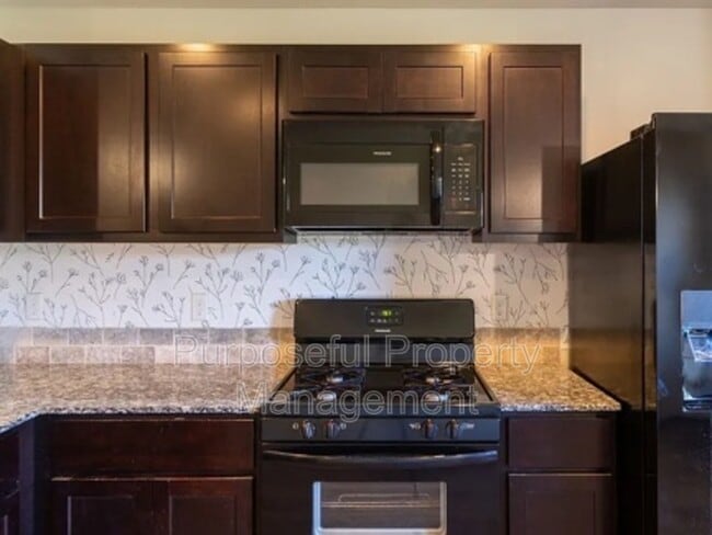 Building Photo - 1425 Sandstone Dr
