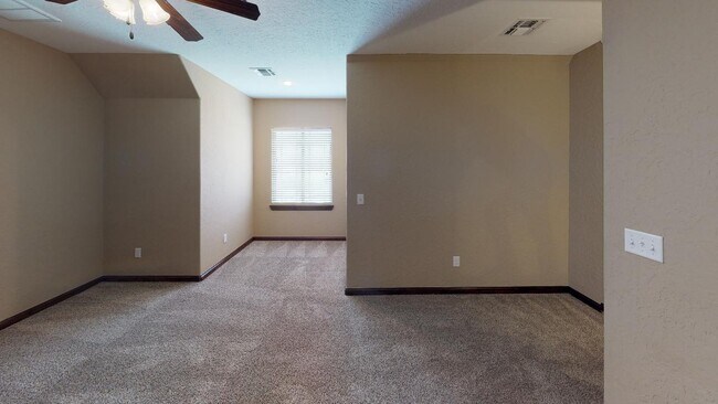 Building Photo - 328 Creekside Dr