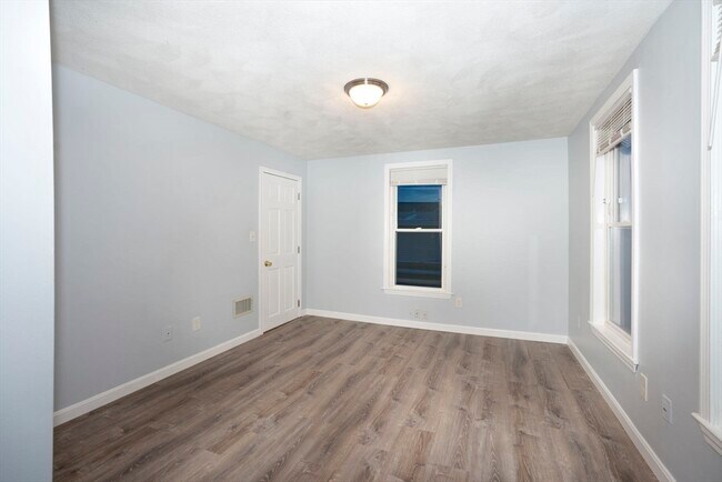 Building Photo - 46 Wyllis Ave