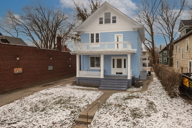 Primary Photo - 1221 California Ave