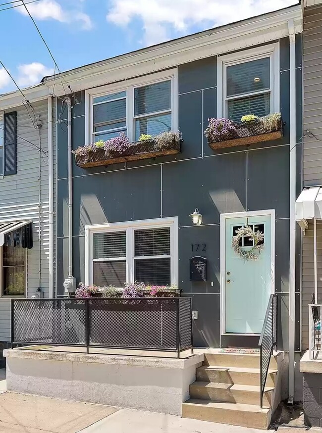 Building Photo - 172 39th St