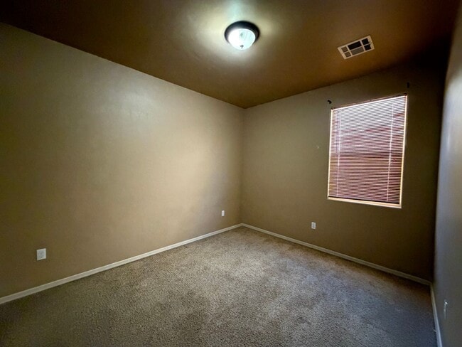 Building Photo - Close to Metro Verde