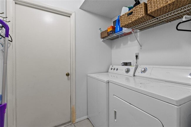 Building Photo - 1322 American Elm Dr