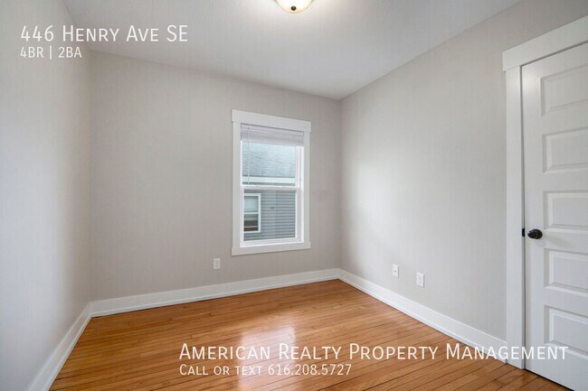 Building Photo - 446 Henry Ave SE