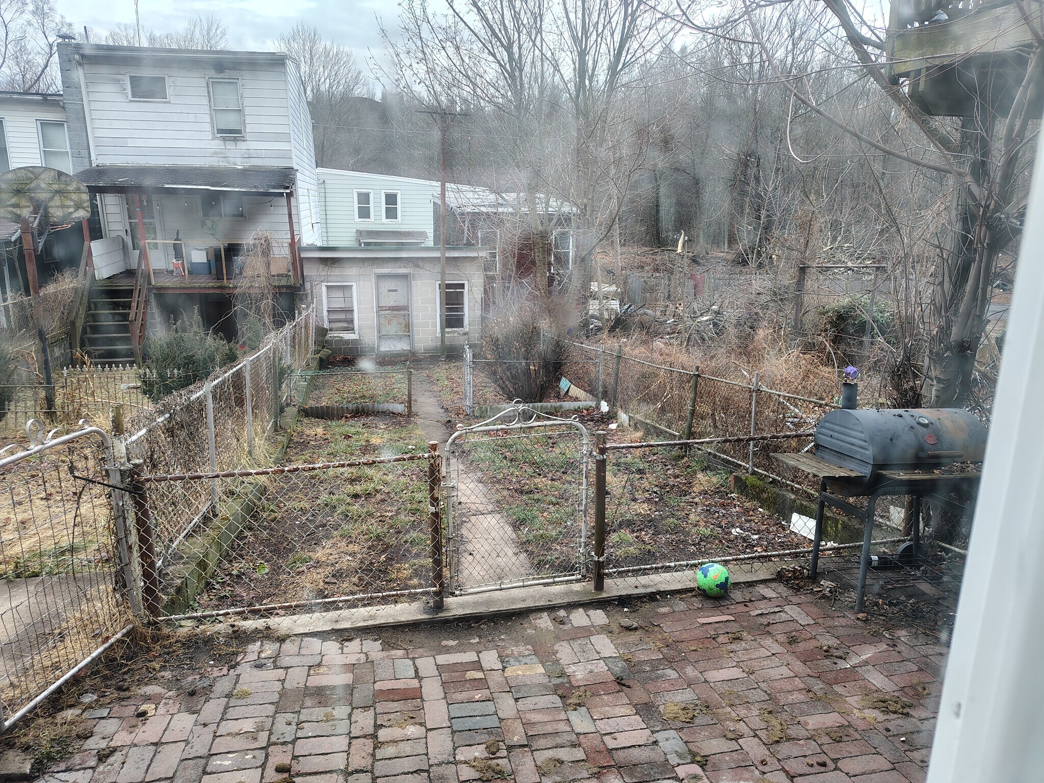 Building Photo - 416 W Poplar St