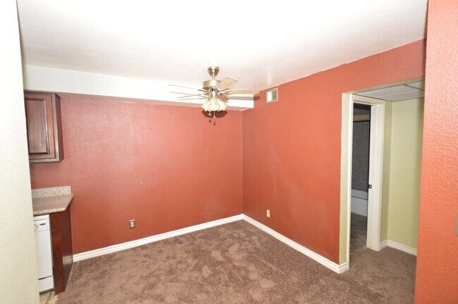 Building Photo - 2nd Floor Condo in a Gated Community