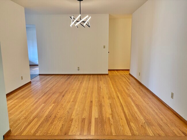 Building Photo - 959 Wallace Dr