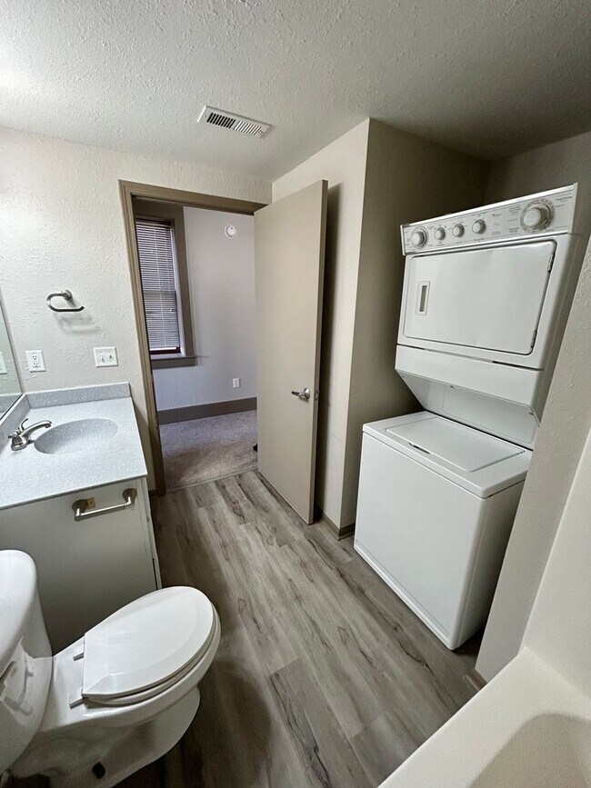 Building Photo - Downtown living at its finest. Limited tim...