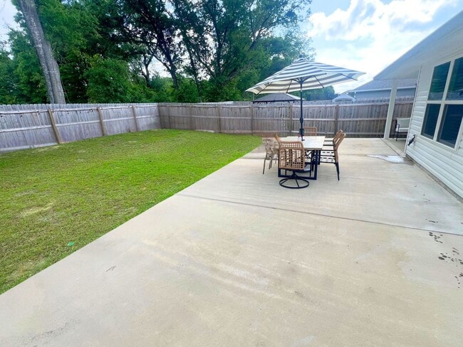 Building Photo - Woodlands 4 bed 2 bath gem !