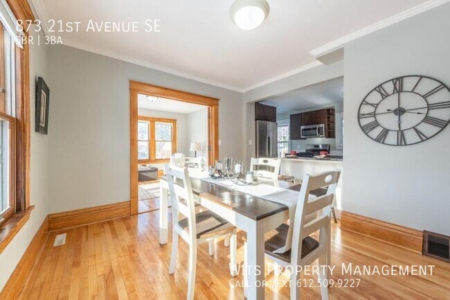 Building Photo - 873 21st Ave SE