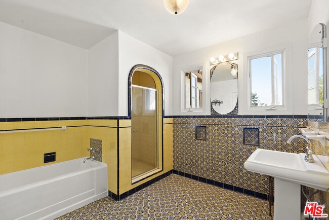 Building Photo - 2901 Angus St