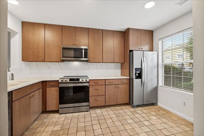 Building Photo - 1371 Le Parc Terrace