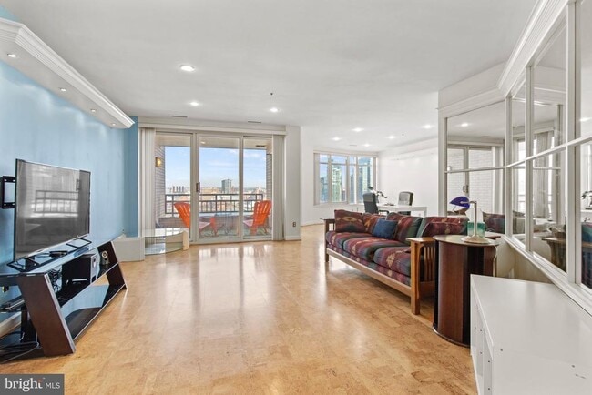 Building Photo - 100 Harborview Dr