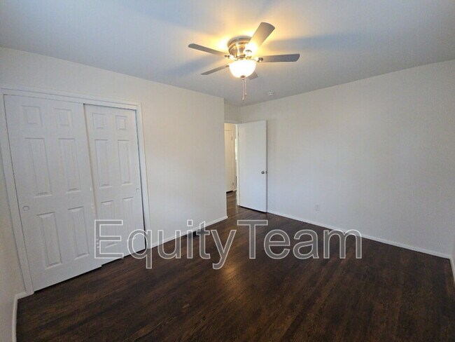 Building Photo - 120 Circle Dr