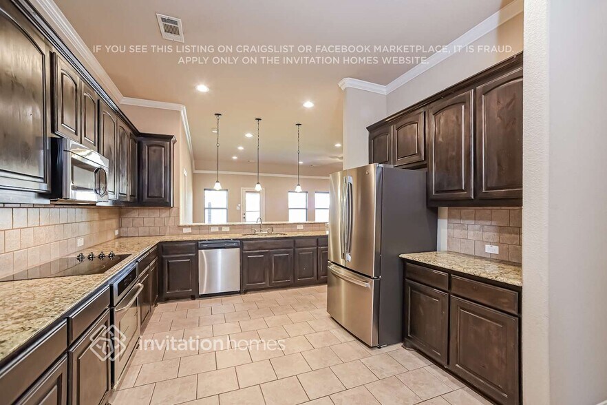 Building Photo - 215 Range Rd